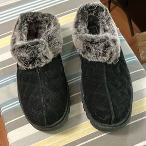 Skechers Black Fur-Lined Mules